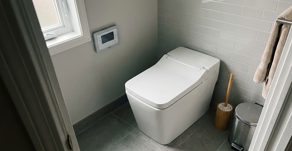 ロシアの自宅に設置した中国製タンクレストイレ