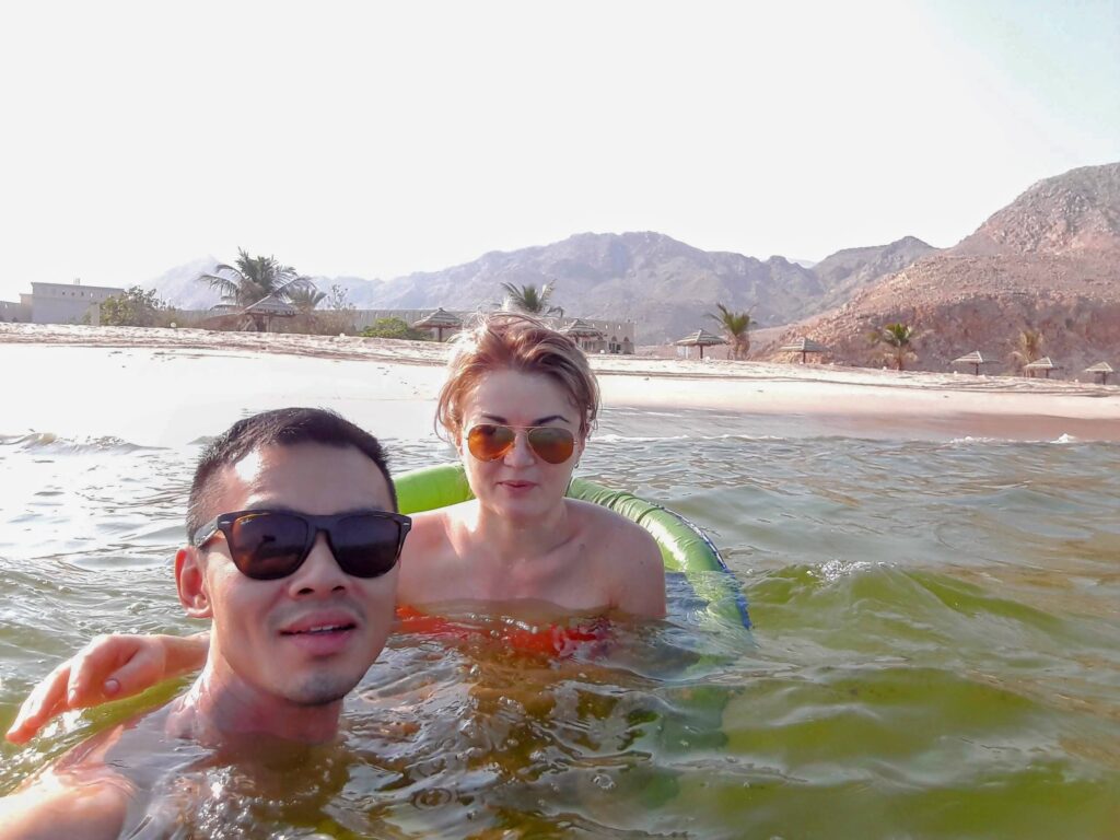 ドバイからオマーンへ車で訪れた際の風景